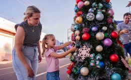 Acionamento das luzes do Tempo de Natal reúne grande público em São João do Oeste
