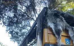 Ônibus escolar pega fogo no interior de Princesa