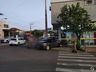 Motorista perde controle e colide contra mercado