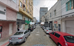 Mulher ouve barulho, se depara com invasor e mata homem em SC