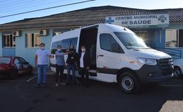 Secretaria de Saúde de Descanso recebe novo veículo para transporte de pacientes