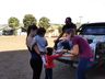 Grupo de voluntários realiza entrega de cestas de páscoa