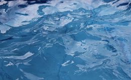 Menina de 2 anos morre após se afogar em piscina de parentes em SC