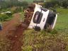 Caminhão raçoeiro tomba no interior de Iporã do Oeste