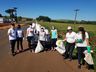 Mais de 200 sacos de lixo são recolhidos por voluntários nas margens das rodovias em Iporã do Oeste