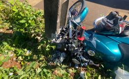 Colisão entre moto e caminhão deixa um ferido 