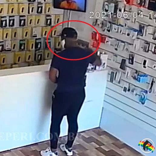 VÍDEO: Câmera registra furto de celular em São Miguel do Oeste