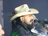 Banda Traia Véia reúne multidão em SMO com show animado e clima de modão