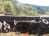 Caminhoneiro morre em tombamento de carreta 