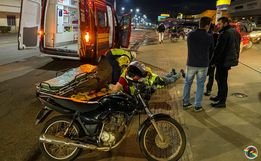 Mulher invade preferencial e deixa motociclista ferido na Willy Barth