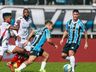 Grêmio vence Vitória por 2 a 0 e dá "sinal de vida" no Brasileirão