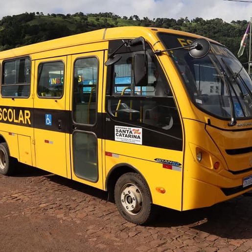Barra Bonita recebe novo ônibus para transporte escolar 