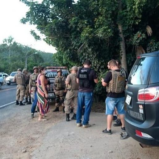 Perseguição policial termina com bandido morto e dois presos após assalto a banco