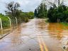 Ponte na ITG 070 em Itapiranga fica submersa e passagem é interrompida