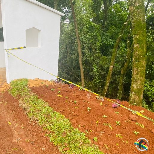 Itapiranga retira depósito de lixo às margens da SC 163