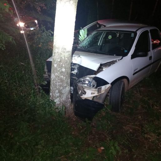 Colisão entre dois veículos deixa um ferido na SC 160, em Pinhalzinho 