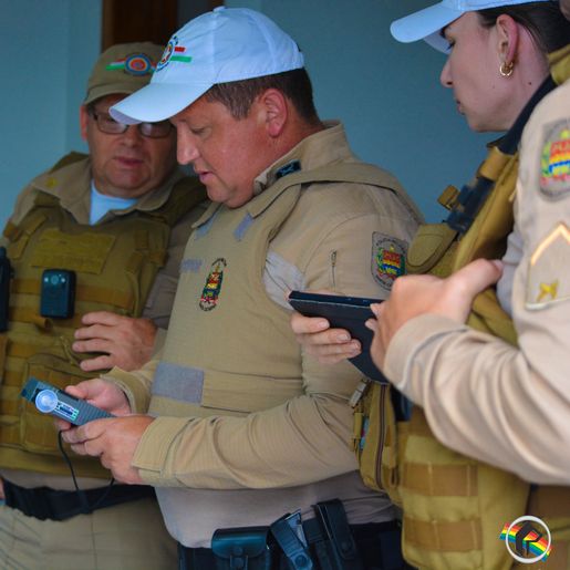 Condutor embriagado se envolve em acidente, foge do hospital, mas acaba preso