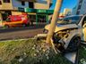 VÍDEO: Motorista colide com o carro em poste no centro de São Miguel do Oeste