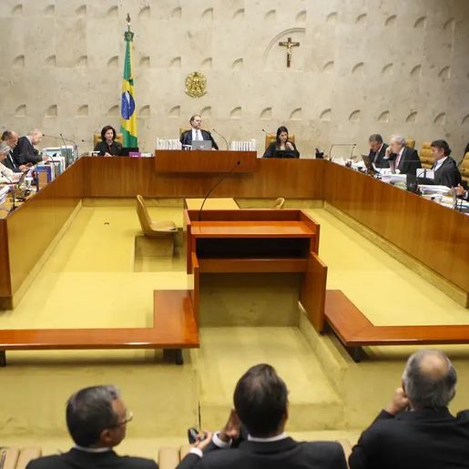 Maioria do STF vota por manter símbolos religiosos em órgãos públicos