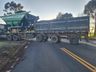 Colisão envolve camioneta e caminhão no trevo de acesso à Palma Sola na SC-305