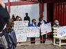 Escola realiza “Abraço Solidário” contra a municipalização; assista ao vídeo
