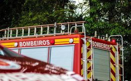 Embarcação vira no Rio Uruguai e bombeiros fazem resgate em SC