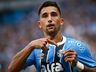 Grêmio faz gol na reta final e vence o Santos em duelo dos desesperados
