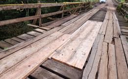 Moradores “reformam” ponte na SC-283 em Itapiranga