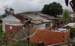  Municípios do Extremo Oeste são atingidos por vendaval 
