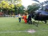 Jovem é resgatado de helicóptero após passar mal durante partida de futebol no Oeste