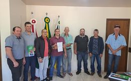 Administração Municipal recebe emenda para construção de novo pavilhão