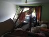 Carro invade casa e deixa sete pessoas feridas