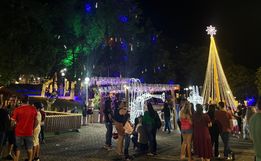 Campo Erê faz abertura do Natal Encantado 2024 com acendimento das luzes natalinas e show na Praça