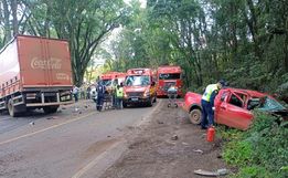 Colisão entre carro e caminhão deixa mulher ferida na SC 163, em Itapiranga