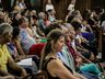 Fiéis lotam Igreja Matriz em celebração de véspera de Natal
