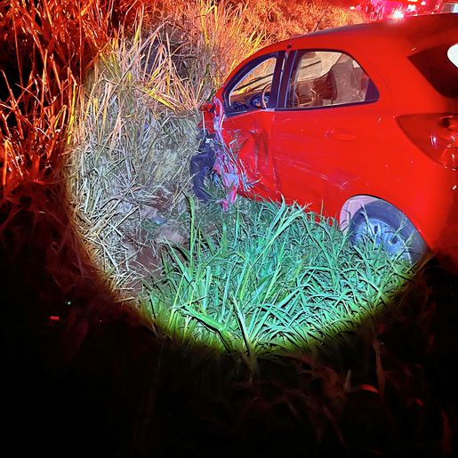 Motorista colide veículo contra caminhão e recusa fazer o bafômetro na BR 163