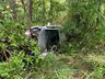 Veículo sai da pista após condutor tentar desviar buraco na BR-163