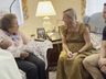 Vovó de 99 anos ganha 100º bisneto e comemora: “são tudo para mim”