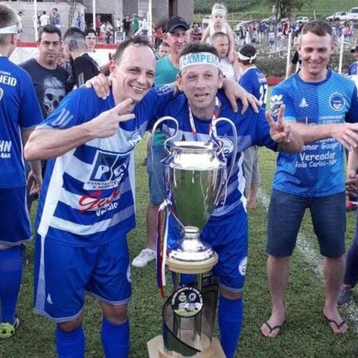 Jogador morre após ser atingido com uma voadora em partida de futebol no RS