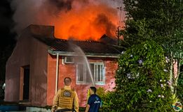 Incêndio atinge residência no centro de São Miguel do Oeste; vídeo