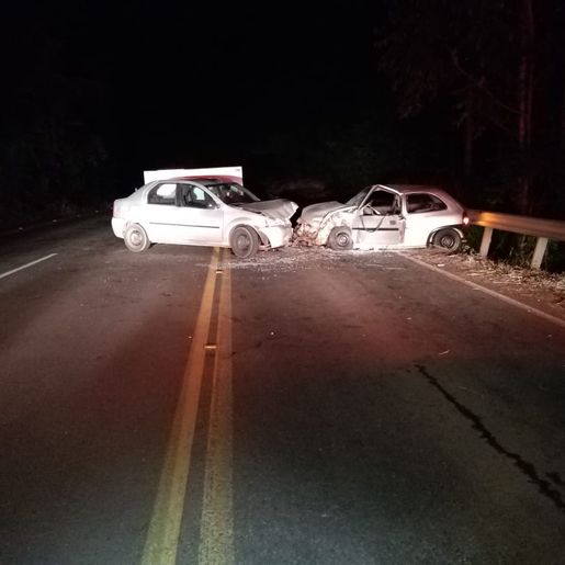 Colisão frontal deixa cinco pessoas feridas na SC-157