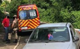 Jovem sofre ferimentos em acidente entre carro e moto em Itapiranga
