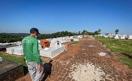 ‘Enterrei seis de Covid ontem e tenho sete para hoje’, diz coveiro de Chapecó